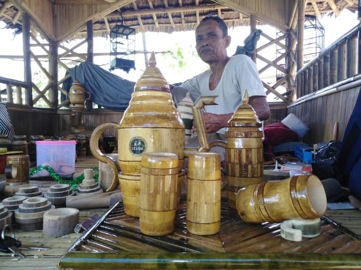 Masyarakat Desa Koleang Memanfaatkan Limbah Bambu  MIN CO ID