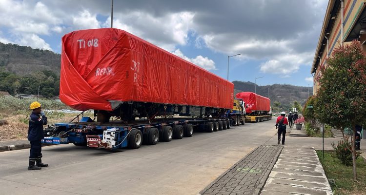 KAI Logistik Rampungkan Pengiriman 8 Unit KRL dari Banyuwangi ke Kalimas